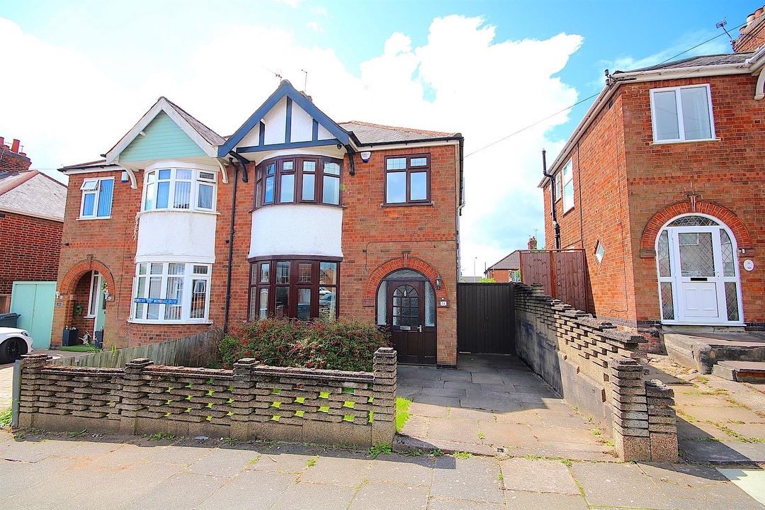 NFLeicester's tweet photo. 🎉 𝗡𝗘𝗪 𝗟𝗜𝗦𝗧𝗜𝗡𝗚! 🎉 3 Bedroom Semi Detached Home in #Leicester. £250,000. 📞 us on 0116 366 5666 to arrange your viewing! 😊 https://t.co/ahKRE4S5ja