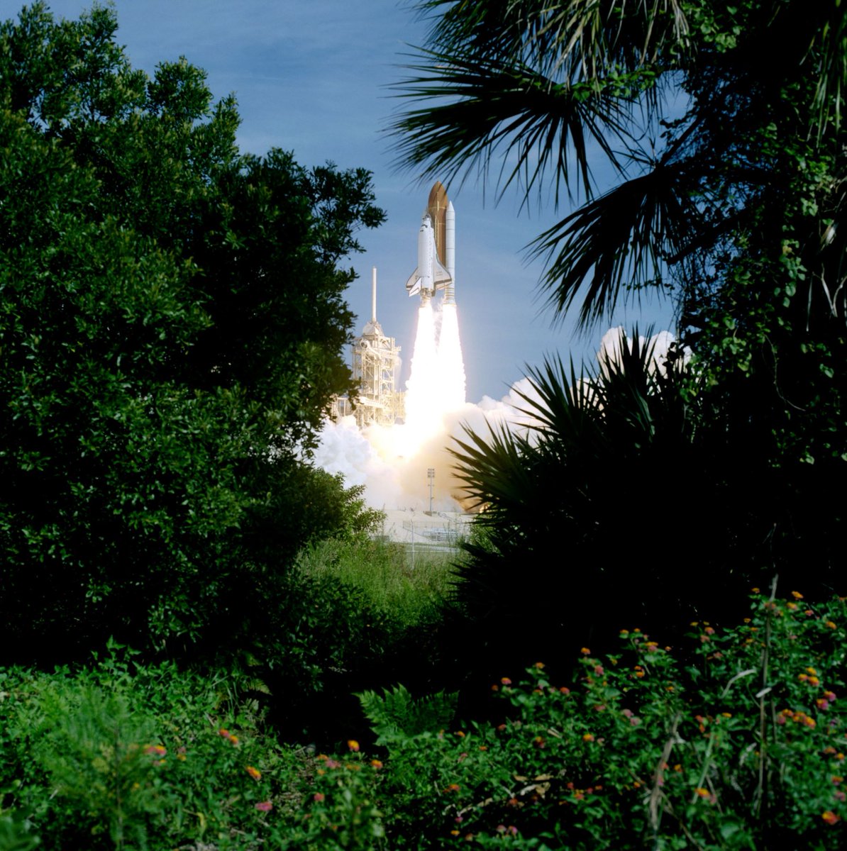 WonderWorksPCB's tweet image. #ThisDayInHistory Space Shuttle Discovery launched into space in 1995, marking its 21st flight! #NASA #STEMEvent
 
Is there a shuttle launch that is memorable for you? 🚀