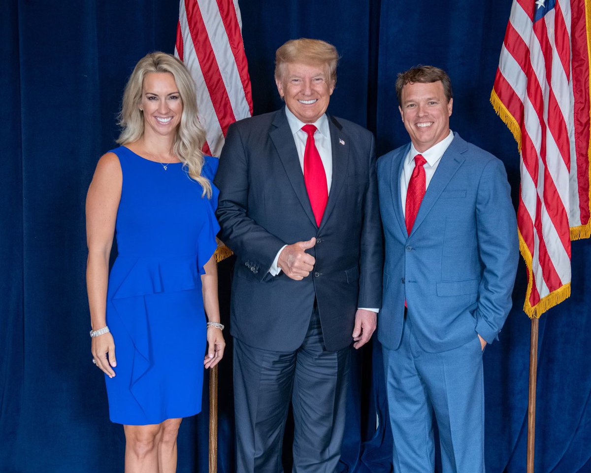 BarnettAmes's tweet photo. It was such an honor to meet with President Trump. We are blessed to have such a courageous leader during this time, and we continue to pray for him and our nation. @AshleyTBarnett https://t.co/H32qgjXl8t
