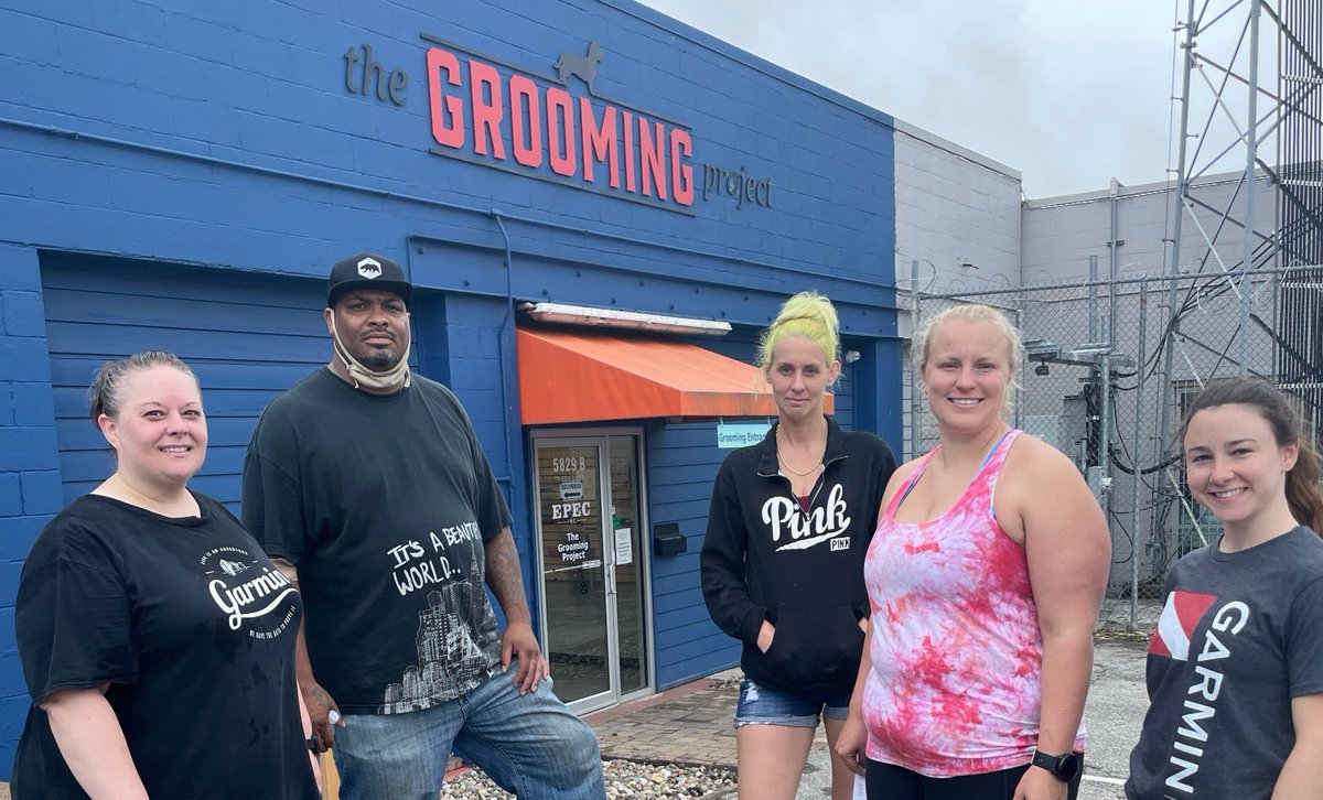 GarminCareers's tweet photo. Our Emerging Professionals ERG group volunteered to help beautify the grounds @groomingproject!  They are a #KC based nonprofit organization devoted to helping parents find meaningful careers in the trade of pet grooming. #CauseConnected https://t.co/QR8VNYpUdB