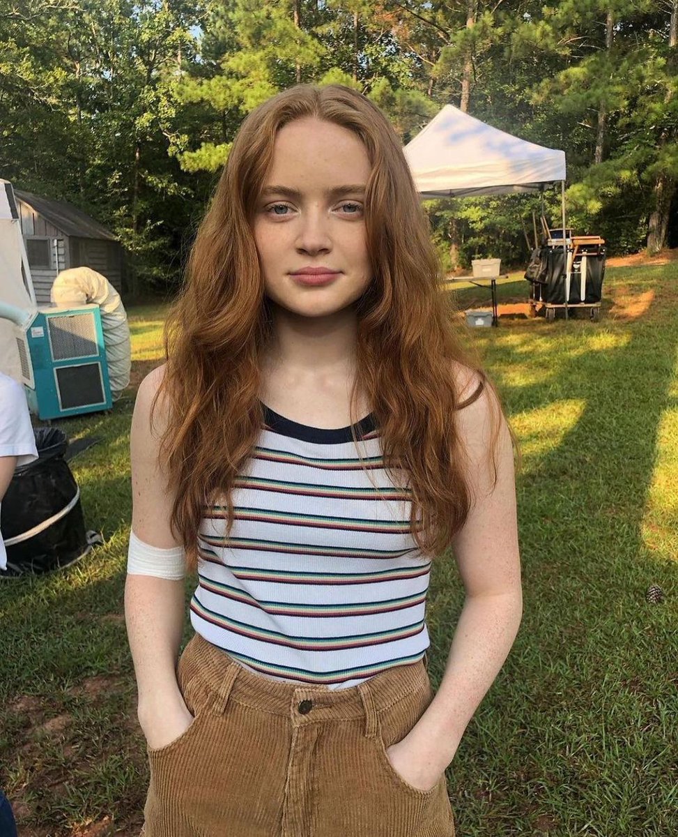 StrangerNews11's tweet photo. SADIE SINK BEHIND THE SCENES...❤️📸💥 #FearStreet1978 https://t.co/c02zxdnxIX