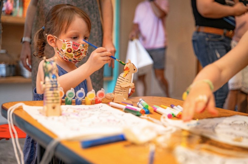 UnionSquareNY's tweet photo. Discover a magical toy store experience at @CAMPSTORES in #UnionSqaureNY! Kids will be amazed to open the secret door that leads to an incredible play space with jungle gyms, rideable stuffed animals and free arts + crafts 🪀🐴🎨 More USQ kids fun here: https://t.co/mh4BxxFJh6 https://t.co/eLnar4C9hA