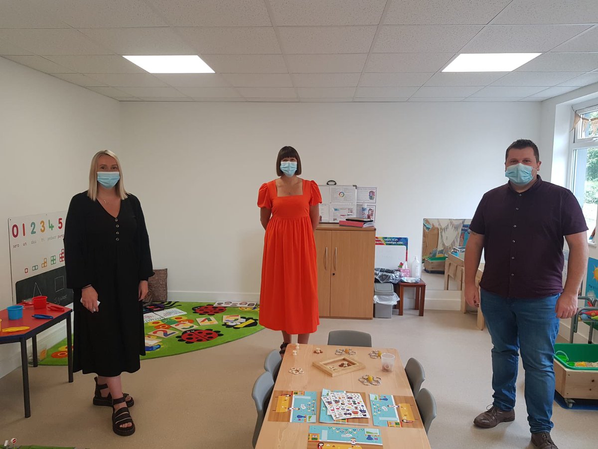 seren_fach1's tweet photo. Thank you so much to @AndrewMorganRCT for officially opening our new Canolfan Teulu - Family Centre yesterday, and to @VikkiHowells &amp; our funders for making this possible. Diolch yn fawr i chi gyd! https://t.co/67vejhFNOj