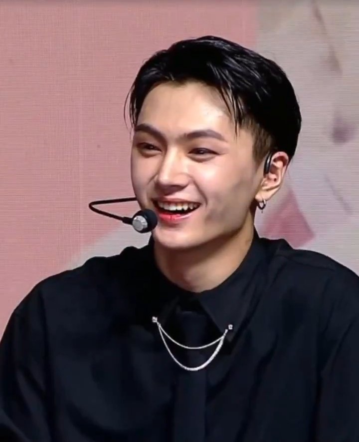 LOOK AT HIS SMILE. 🥺 #JAY #제이 #ENHYPEN_JAY #박종성 @ENHYPEN_members