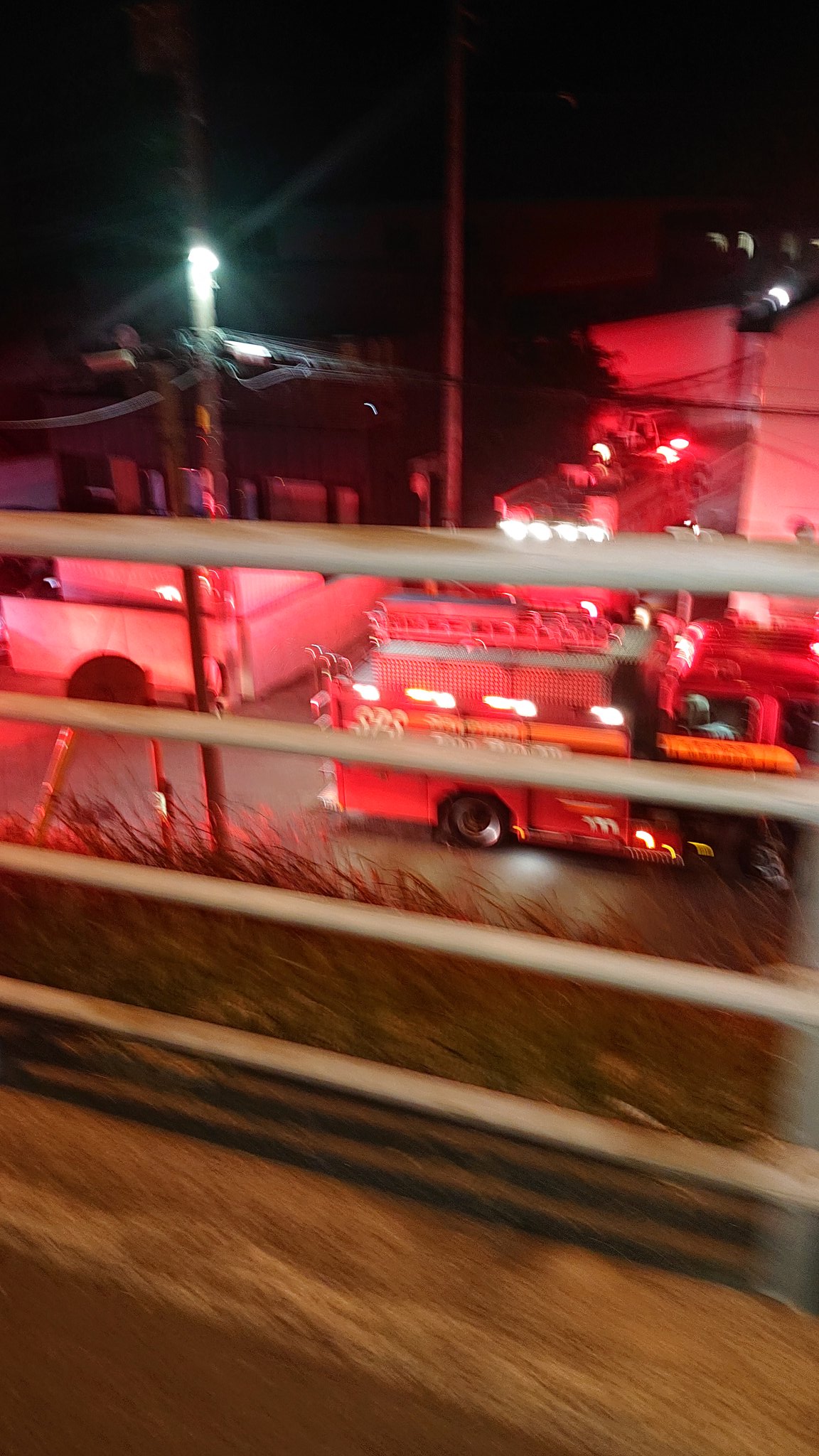 ピエロ 白石区 火事 家の中が花火臭いと思ったら 外は真っ白 花火どころじゃなかった 怪我人いなきゃいいけど 小学校のすぐ近く T Co J6wukvqtx3 Twitter
