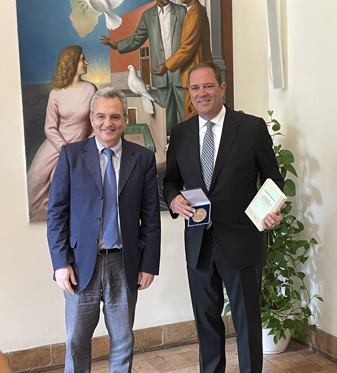 ChuckRobbins's tweet photo. Thank you to the leaders at @santegidionews for having me at your headquarters today. I was truly touched by the stories of the people whose lives have been changed by @Cisco’s involvement with the Housing First project and look forward to continuing to partner together. https://t.co/7BEHRDjy7k