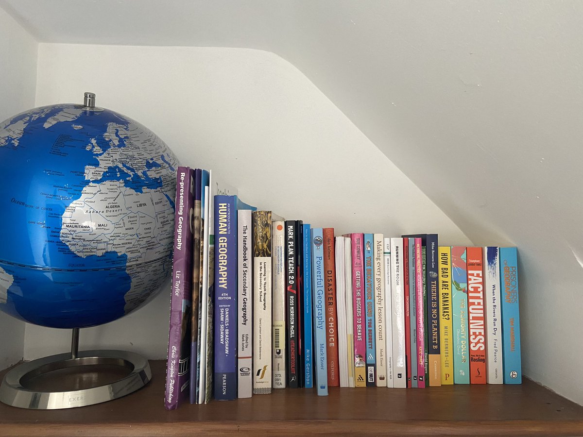CourtneyLockw10's tweet image. My little geography bookshelf is coming along nicely 🌏❤️
