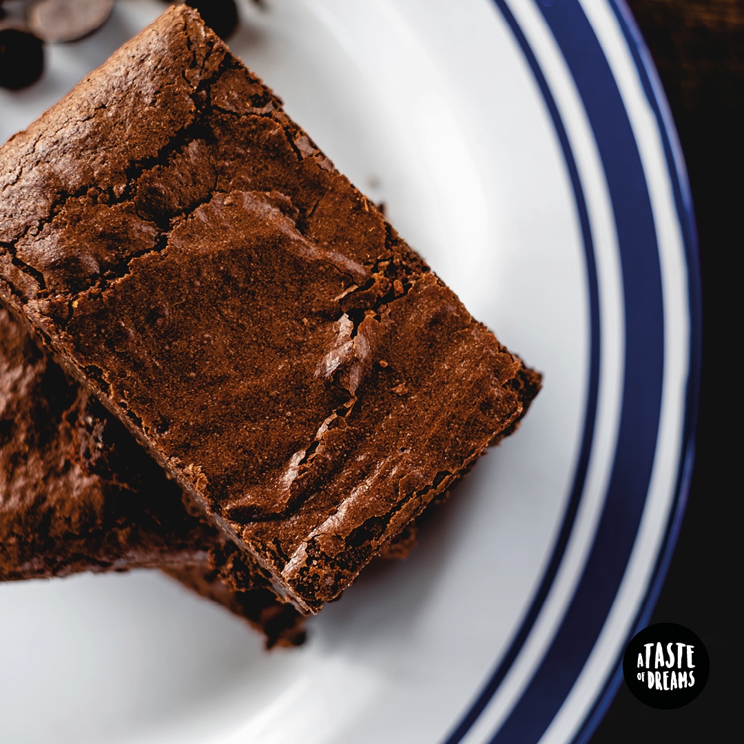 Super Chocolatey Brownies Box
These are our famous super chocolatey brownies. Rich and gooey - made with butter and high quality Belgian chocolate for a real taste of luxury. Our brownies have the added benefit of being gluten free, so perfect for diets avoiding wheat and gluten
