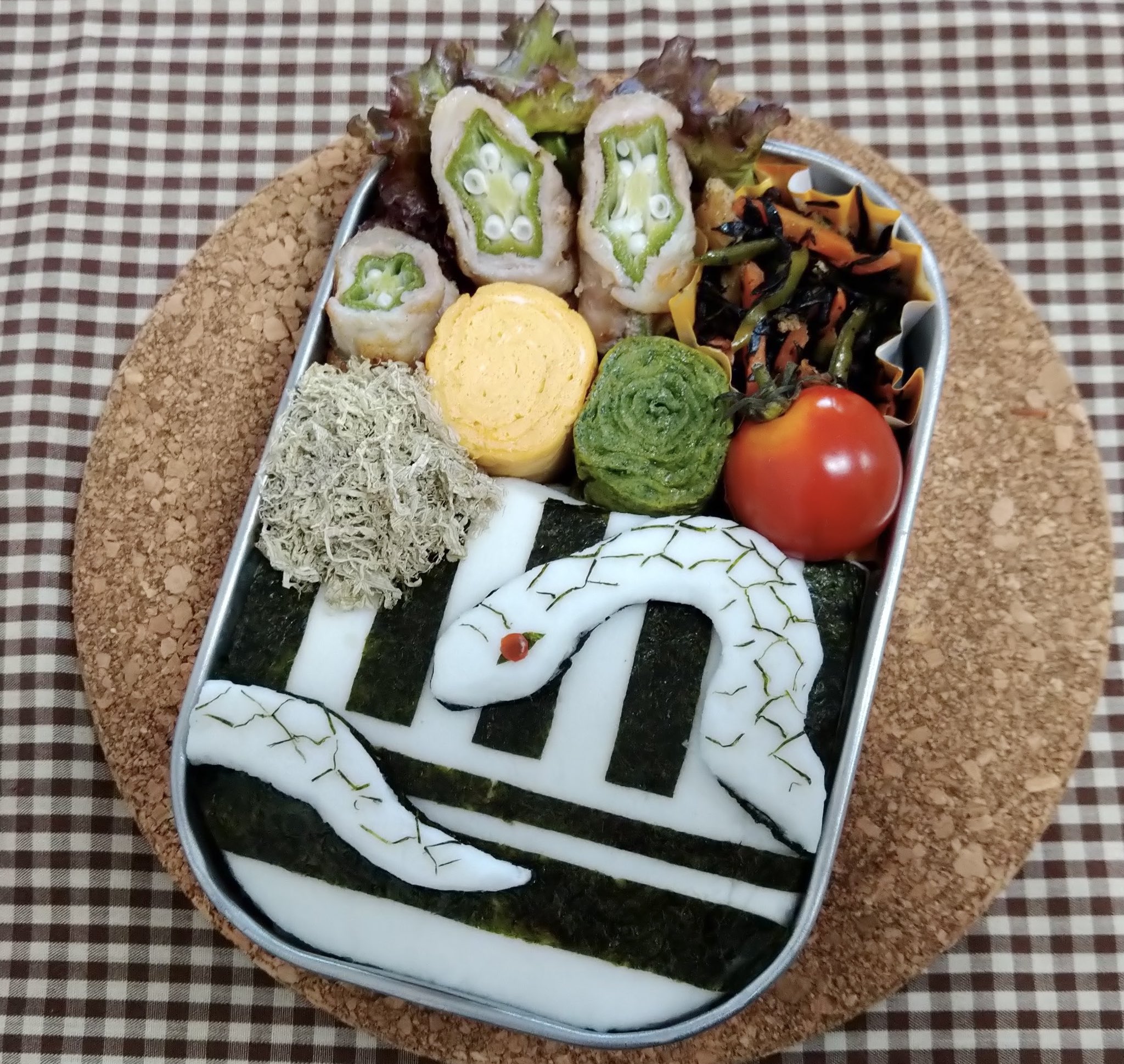 Kamadoお弁当チャンネル 久しぶりに鬼滅の刃キャラ弁作りました リクエスト頂いたので今回は伊黒さん風 次回は蜜璃ちゃん作りたいし 鬼滅の刃 蛇柱 鏑丸 料理好きな人と繋がりたい 伊黒さん T Co Khh7vpb8zo Twitter