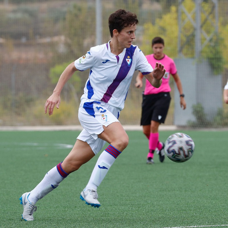 SDEibar's tweet photo. ℹ️ Esti Aizpurua jokalari armaginak agur esan dio futbolari

#EskerrikAskoEsti #Eibarfem