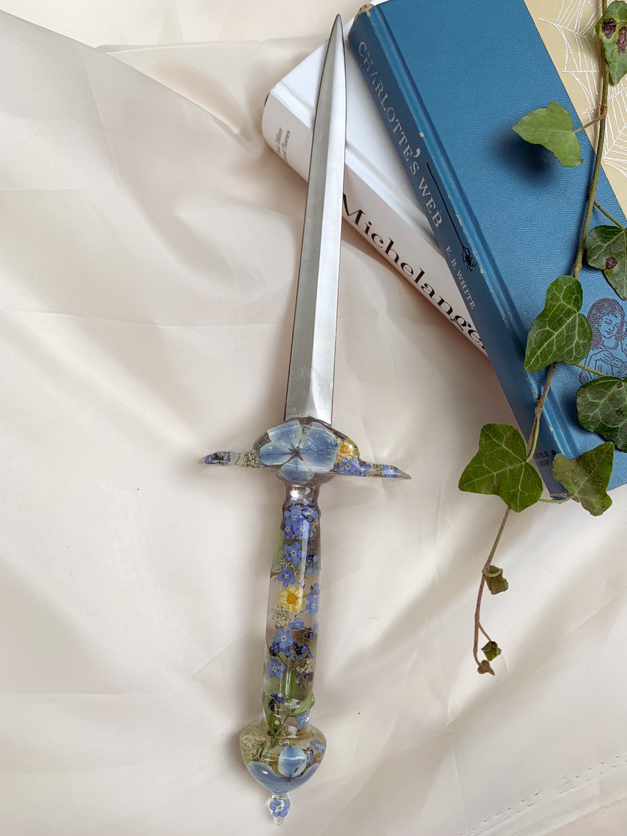 buggirl's tweet photo. one of my favorite daggers i have made so far <3
please tell her good morning https://t.co/Y3Rg1KMkzk