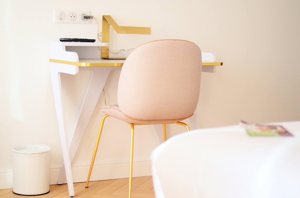 fambuenalights's tweet photo. Cosy space at Café Glacier Hôtel XIX Béziers. A spacious, bright room with large windows and unmatched comfort.

Product Pic I #PLIÉ table lamp designed by @vitale_estudio
The result is striking for its simplicity and asymmetry feature that makes it an elegant and gentle piece. https://t.co/6VgyOOQkqL