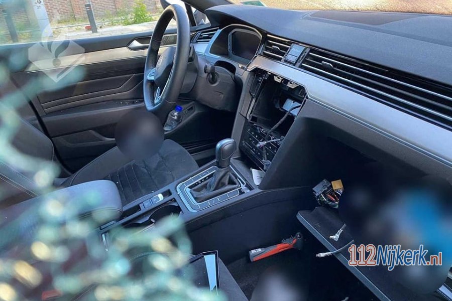 Enorme schade na auto inbraak in het centrum van #Nijkerk. 112Nijkerk.