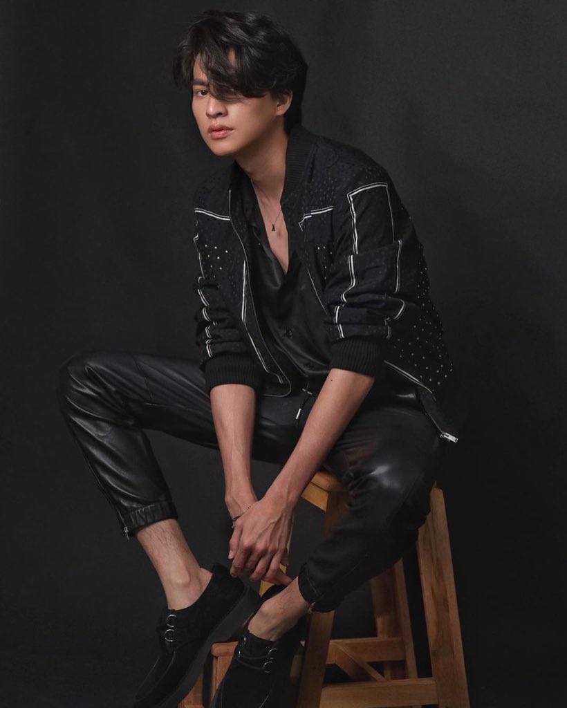 Gulfkanawutofc's tweet image. พึ่งจะบอกฝันดีกันไปแต่เหมือนจะนอนไม่ค่อยหลับแล้วละสิ หล่อเกินต้านจริงๆ🥰

IG : GULFKANAWUT
🔗 instagram.com/p/CRRV0x5r-cC/…

@gulfkanawut 
#GulfKanawut
#ลูกบอลของคุณบิ๊กกลัฟ #PhiBalls 
#หวานใจมิวกลัฟ