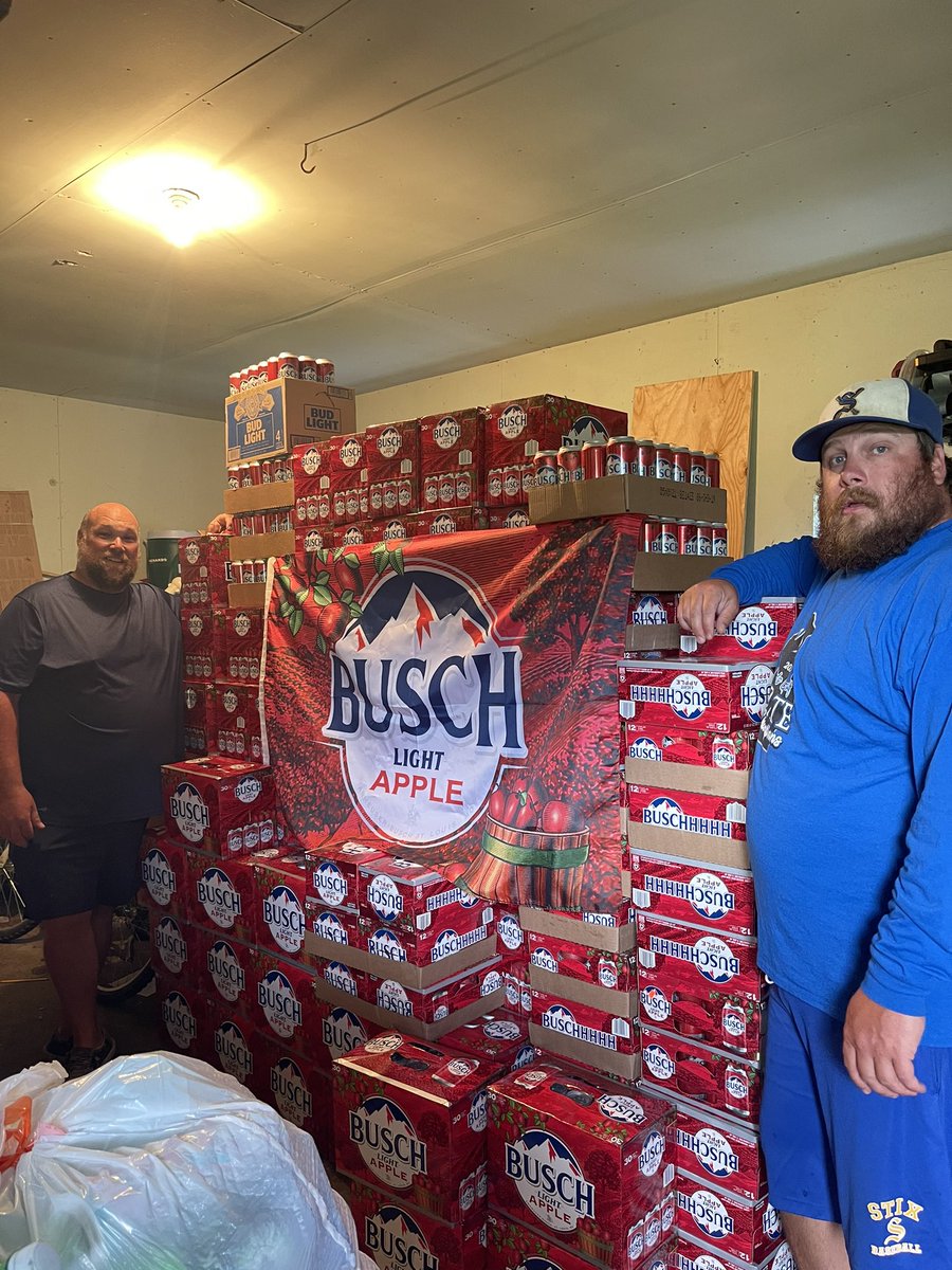 Spartan4464's tweet photo. @BuschBeer @DennisDarke it’s a tough job but some one has to do it https://t.co/iKYQ0qtzqt