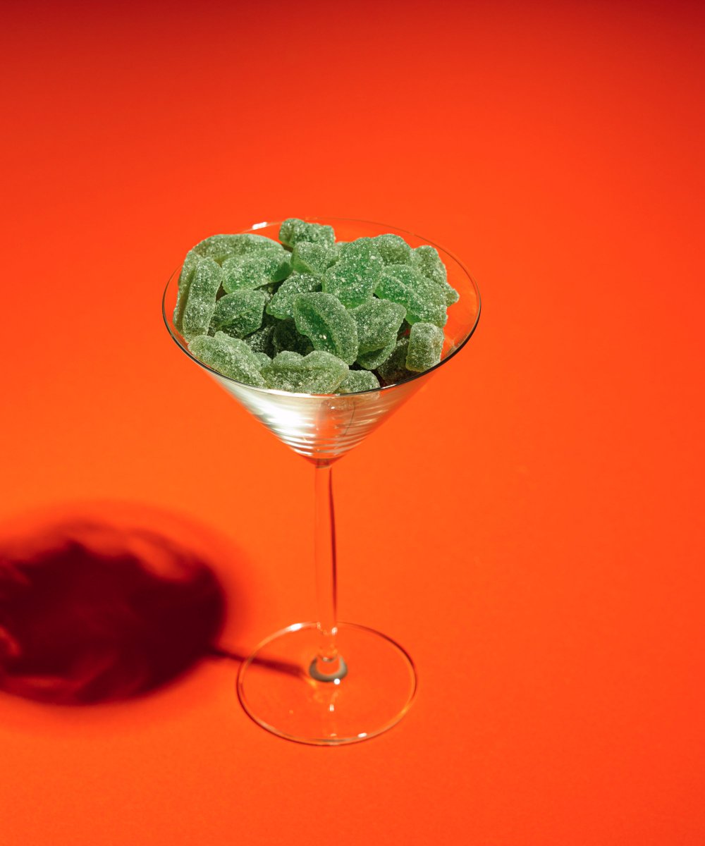 It’s candy o’clock ⏰🍸Our natural lip gummies are all good and no guilt.

#gummielips #naturalgummies #bluerasperrycandy #sugarpova #naturalcandy