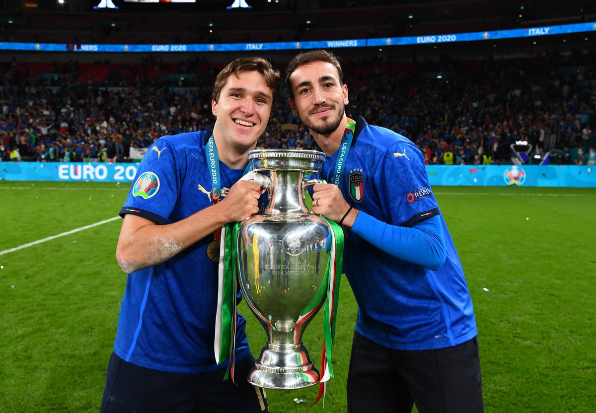 UEFAEURO's tweet photo. 🇮🇹 Federico Chiesa's first major finals:

🏆 EURO 2020 winner 
👏 Team of the Tournament
⚽️ 2 goals in the knockout rounds

#EURO2020 https://t.co/T4DONiw14t