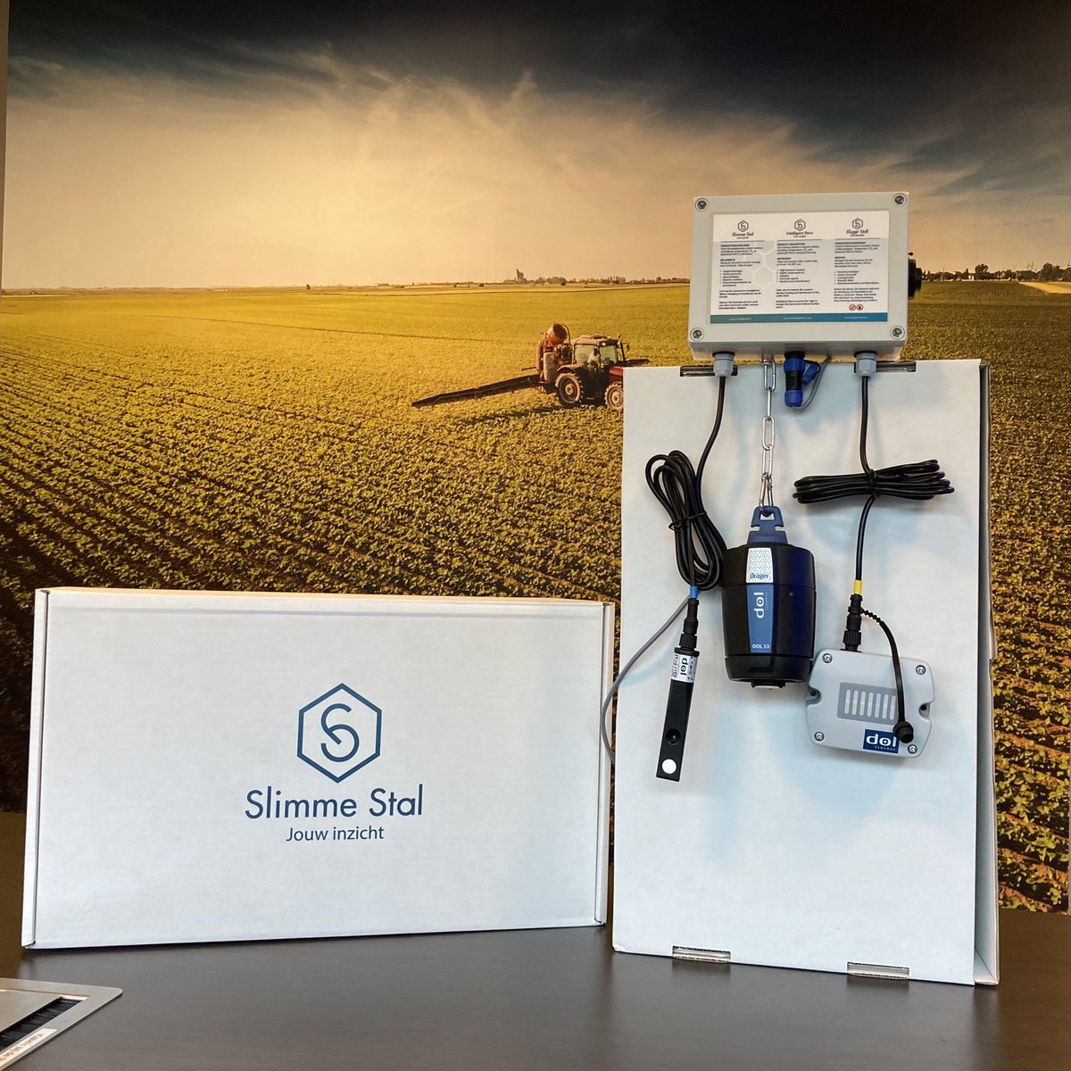 Vandaag 4 sets #SlimmeStal klimaatsensoren verstuurd naar klant tbv van 24/7 indicatieve metingen in een innovatieve proefstal (T/RV/CO2/NH3)
#veehouderij #emissie #stikstof