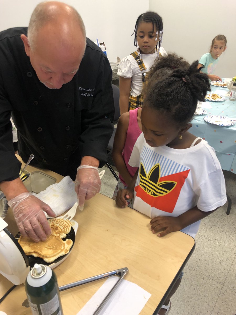 DrKMcGee's tweet photo. Did someone say “Snoopy Pancake, Please!!” Thanks, Chef- you’re the best and so are your treats! 🥞 #FeedingBelliesAndBrains #UniversityPALS ⁦@USMHnews⁩ ⁦@FrostburgState⁩ ⁦@CarlyShockey⁩ https://t.co/YyBl1E4xqo