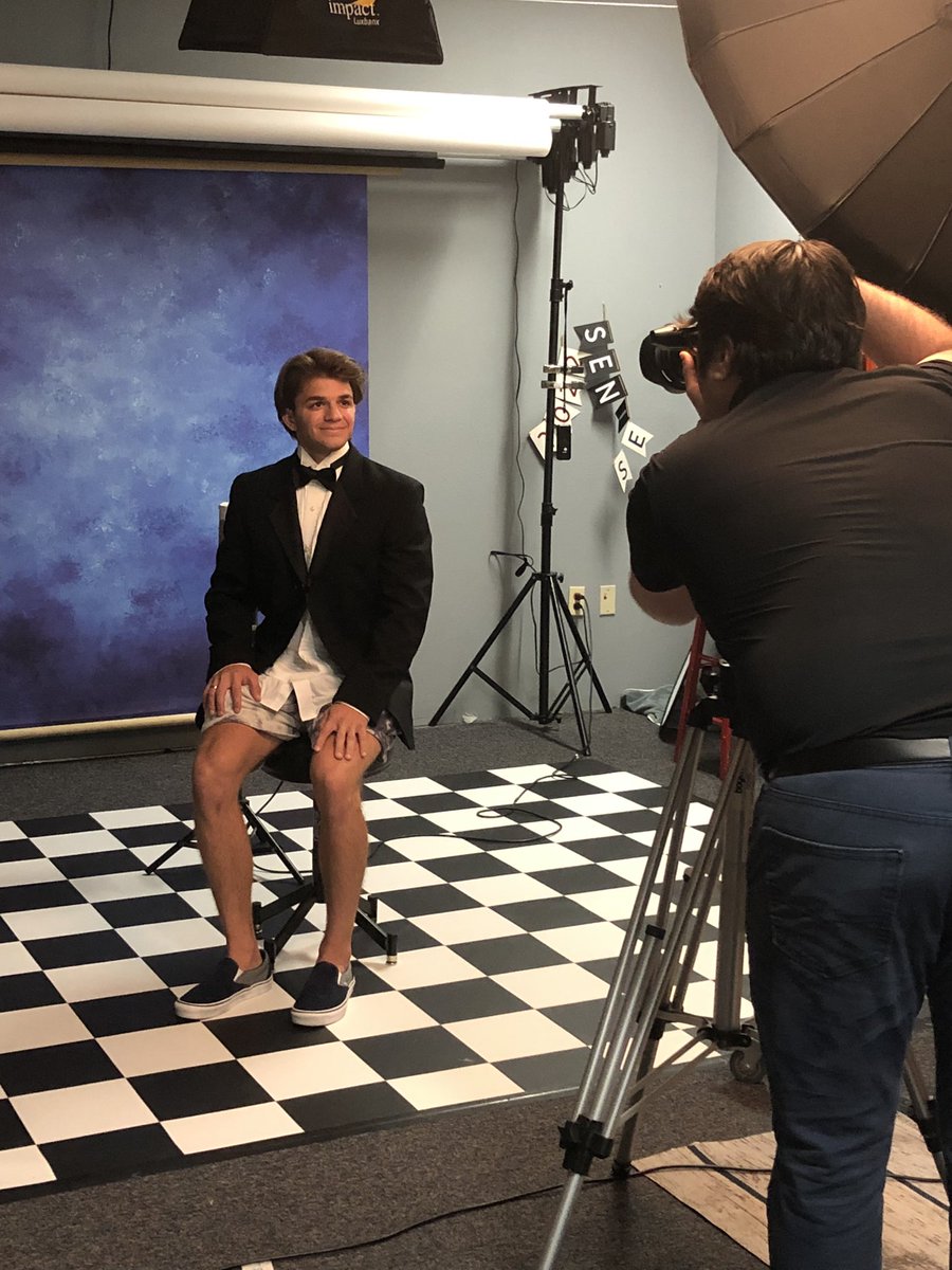 kashort5's tweet photo. Here we go again! โค๏ธ๐๐ #Classof2022 #thingsaregettingreal https://t.co/st8k7l6dXw