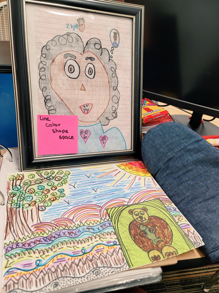 NESAPKJones's tweet photo. #AplusApprentice 😃
In today's A+ News...I enjoyed an Arts 101 Session where we "Cooked Up" ways to incorporate Elements of Art across subjects. I spoke as an artist about my nephews drawing of me❤, and created mix media focused on lines.
#ArtsIntegration #AplusSchools #Aplus365 https://t.co/CLd8dnUyYk