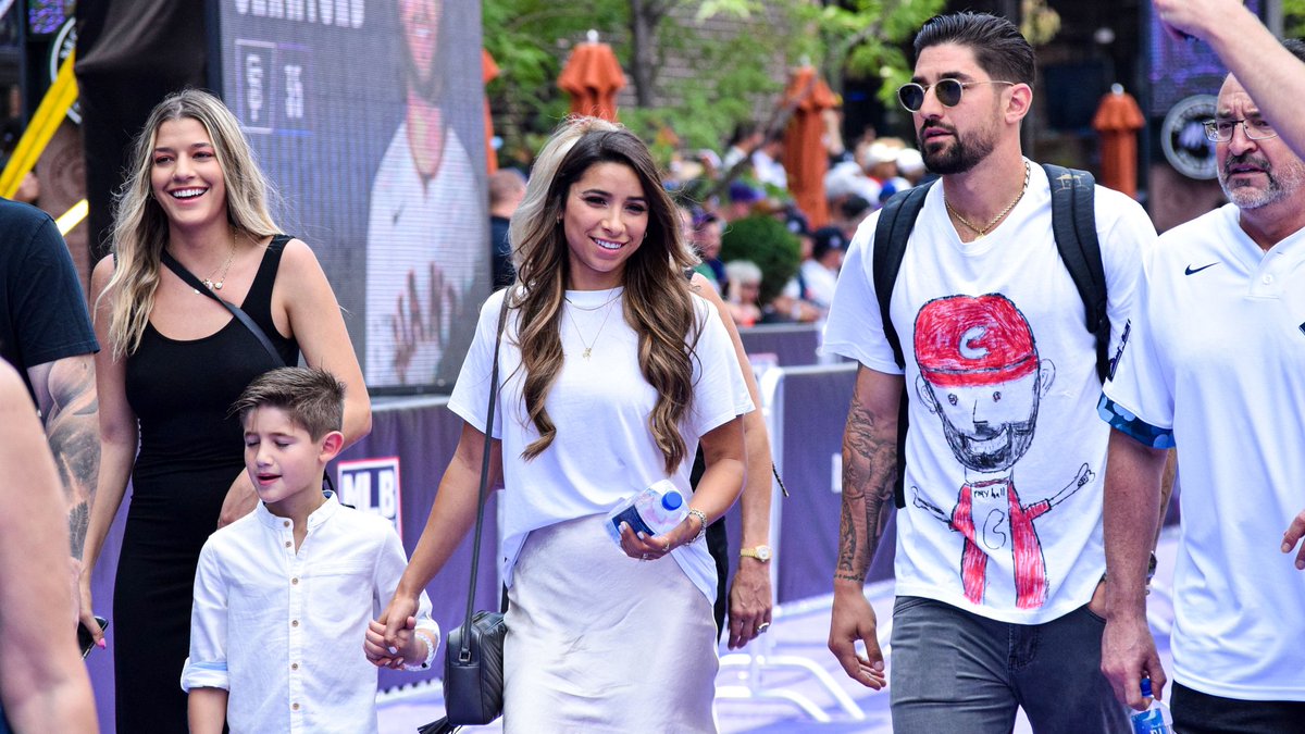 Liam Castellanos made a custom shirt for his dad for #AllStarWeekend ❤️