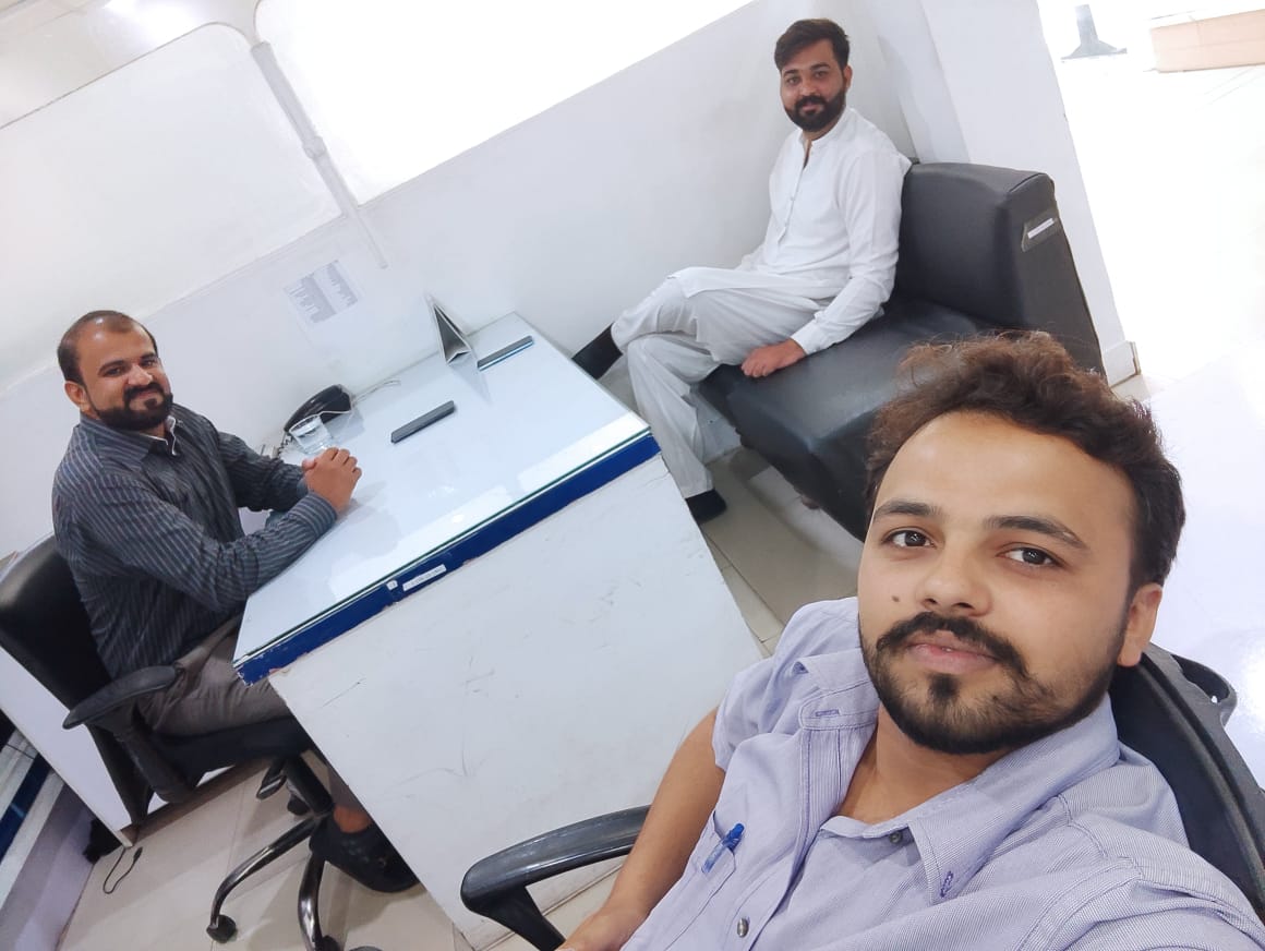 FaisalHayatSher's tweet photo. ﺍﺳﺎﮞ ﻋﯿﺐ ﺳﺠﻨﺎﮞ ﺩﮮ ﻧﺌﯿﮟ ویکھے
مرشد۔                 
ﺍساں ﻭﯾﮑﮭﯿﺎ ﯾﺎﺭ ﺩﯼ ﯾﺎﺭﯼ ﻧﻮں
#officevibes https://t.co/O93uXDA1FD