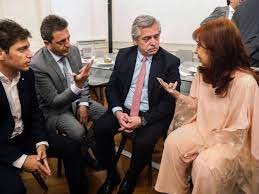 El país en llamas!!!100  mil muertos, gente varada en el exterior, se robaron las vacunas, dólar, pobreza y desempleo x las nubes, pymes fundidas, rechazaron vacunas q ahora van a comprar, poyan las dictaduras, aquí los culpales, yo los quiero presos!! ustedes? Los leo RT👇🏼👇🏼