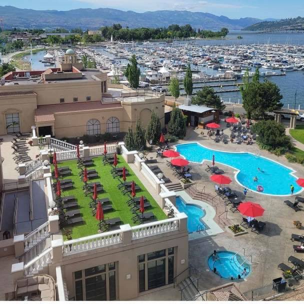 DeltaGrandHotel's tweet photo. These views can be yours with a stay at the Delta Grand Okanagan Resort!

Captured by https://t.co/XNjbZ3Xjcx on Instagram #tagustuesday #kelowna #ylw https://t.co/IG5UkPWCYf