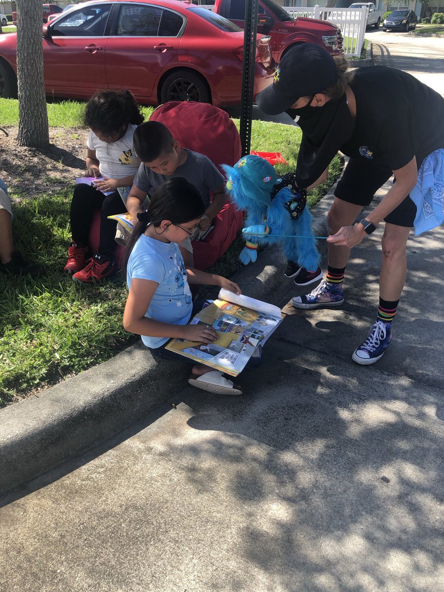 TLA_Moonshot's tweet photo. What is better than the ice cream truck coming through the neighborhood? How about TLA’s Moonshot Bookmobile! Thanks to Chaplain Combs, Emily, @FellsmerePD and @SusanAdamsIRC for supporting literacy in the community! #SummerLearningWeek #MoonshotCommunity @moonshotmoment https://t.co/ebNdZ7VUqx