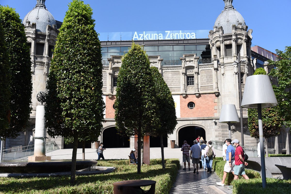 ℹ️ Azkuna Zentroa propone exposiciones, instalaciones y música, en su programación para este verano ➡︎ ow.ly/gQrs30rNJz7