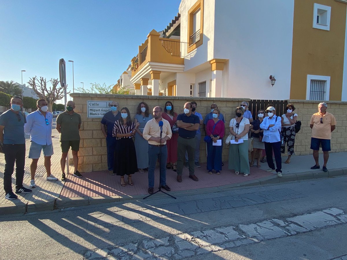 Desde <a href="/PopularesRota/">Populares_Rota</a> se suman a los homenajes por el 24 aniversario del asesinato de Miguel Ángel #Blanco. El terrorismo no se puede blanquear ni puede caer en el olvido.