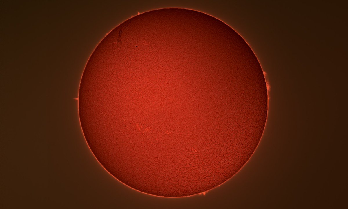 ChrisReesPhD's tweet photo. Couple of quick shots 🔭 📸 ☀️this evening. AR2842 clearly visible, and some nice prominences visible over the limb. @apod @SolarHam @_SpaceWeather_ #Sun #Solar #Sunspot #Activeregion https://t.co/U54oLrtjFb
