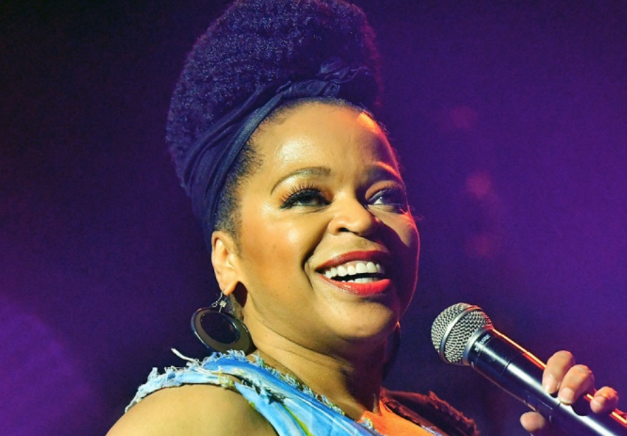 Pinning needle on "Thrilled" seeing the beloved &amp; adored <a href="/TawathaAgee/">Tawatha Agee</a> ("Juicy Fruit") in <a href="/RollingStone/">Rolling Stone</a>.

But, "I never wanted to be out front"? What do I do w/ my copy of "Thigh Ride"?

Fave Agee moment: Final, "all I need" trills on Luther's "Here &amp; Now." Heart. Fully. Broken.