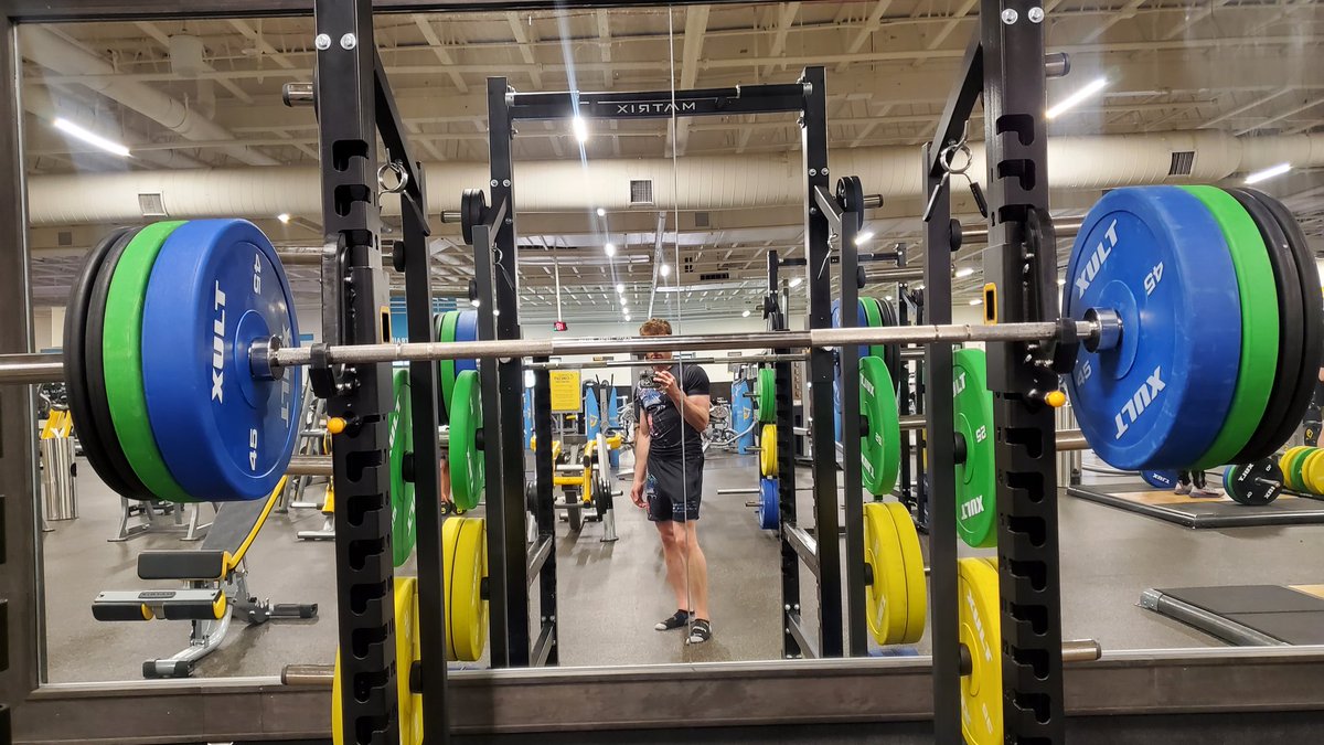 mystDingo's tweet photo. 225x6 😋

Miss my days of 315x10+
But, not eating 4000 calories a day is nice. https://t.co/Rc7a7iv3p3
