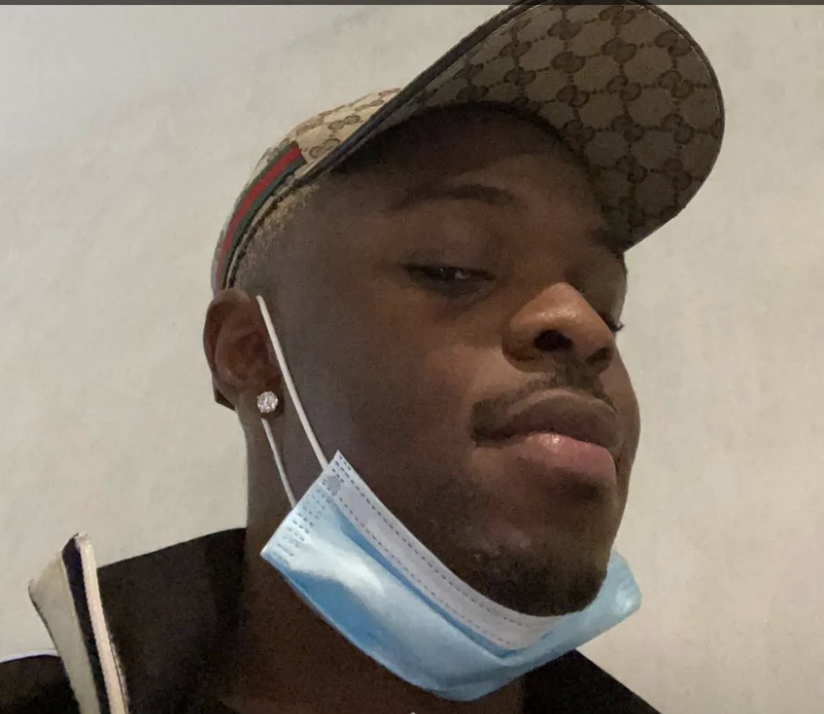 Call_Moh's tweet photo. @Leris_Luketo il montre jamais ça tête et il se permet de faire une teinture😂😂😂 https://t.co/WyMBKJLbuq