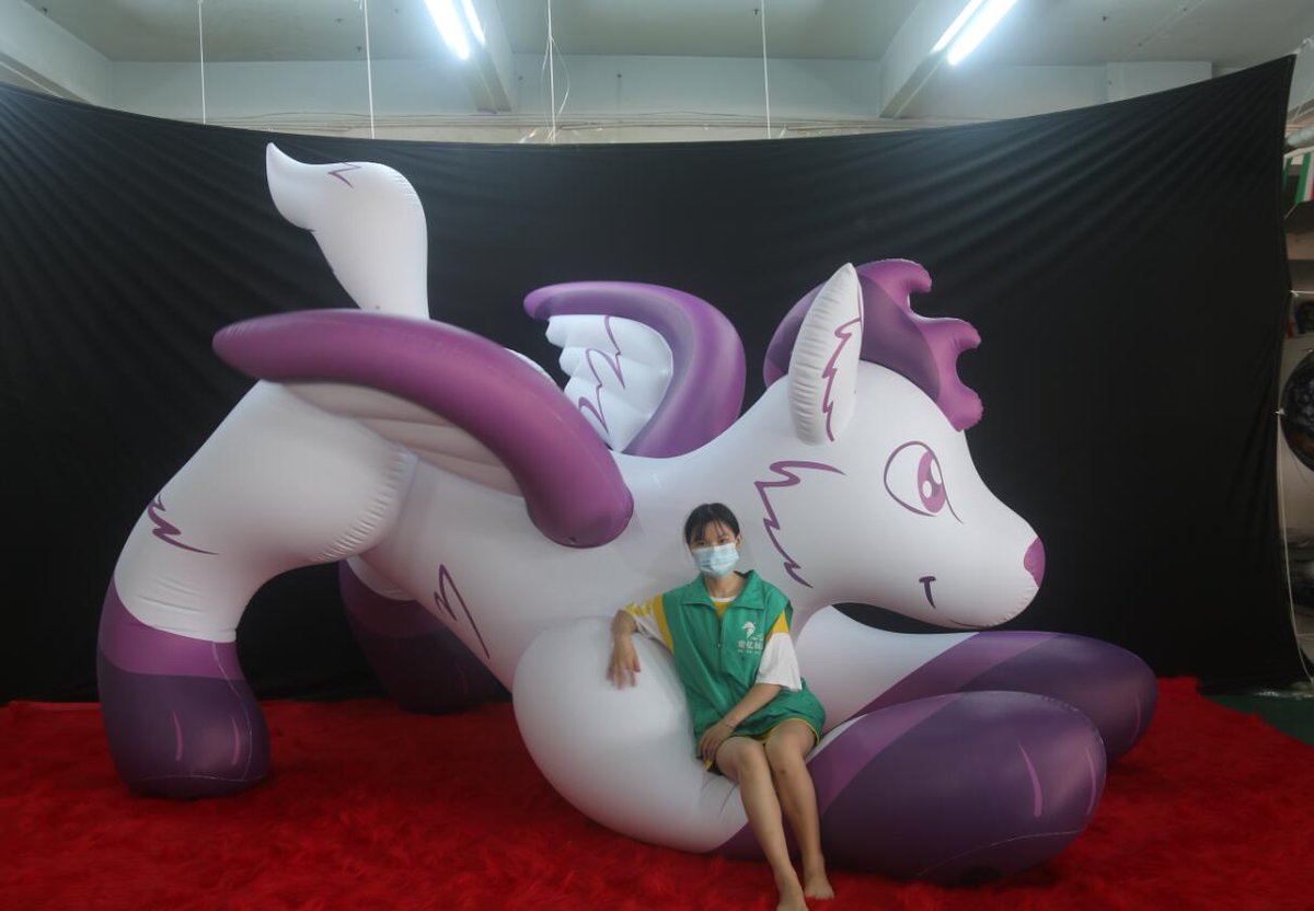 SNeonpaw's tweet photo. My new toy from @_Charlie_Cho is finally done! Look how cute she is! 💜😍
My very own giant inflatable sheila ☺️
#inflatablefurs https://t.co/swbU9U7tu8