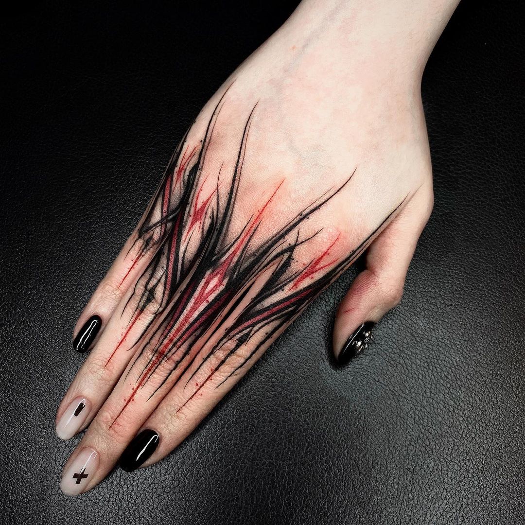 X 上的 Barber DTS:「Love these unique finger tattoos by @12.bbk ⚜️ #tattoo # tattoos #handtattoo #freehand #blacktattooing #blacktattoo #calligraphy #letteringtattoo #letter #lettering #darklettering #skull #blxckink# blackwork #darkwork #dark ...