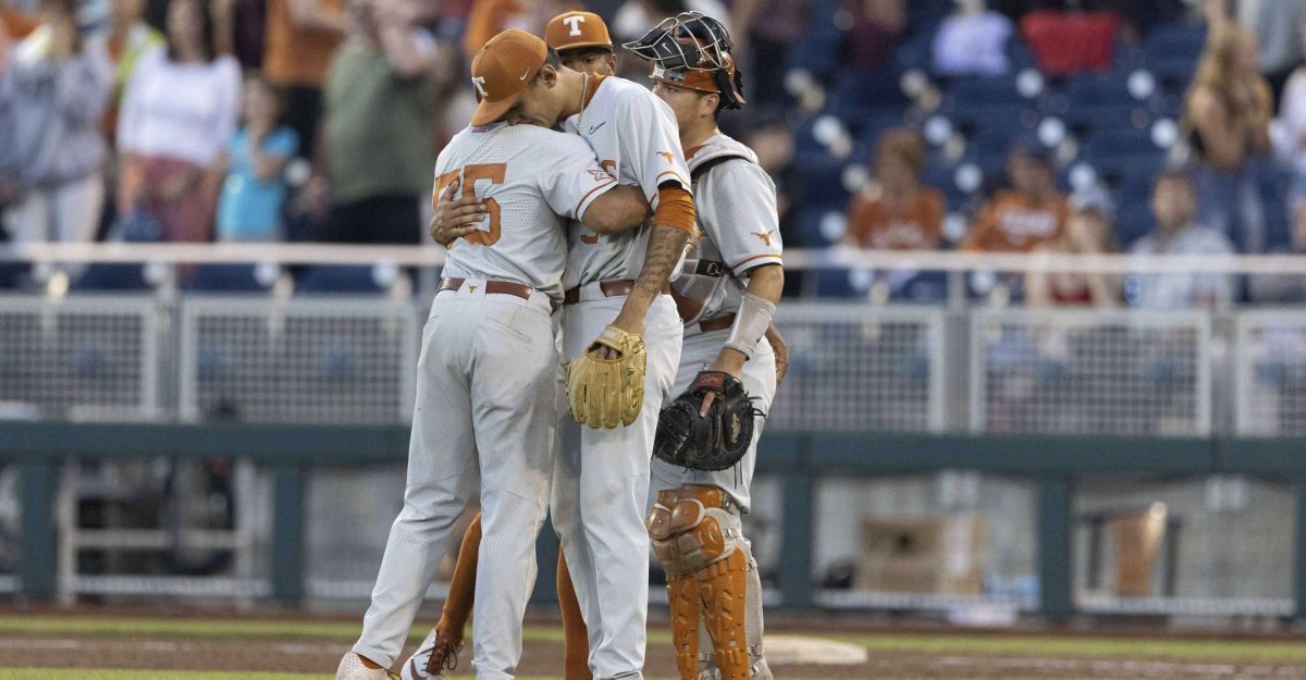 UT_CSCM's tweet photo. #Photojournalist of the Week: @RebeccaGratz 

"A great photograph or video can bring the audience into the moment." 

Her most recent work was covering the College World Series. 

https://t.co/8zpVTHfocc https://t.co/9erI0ubg6C