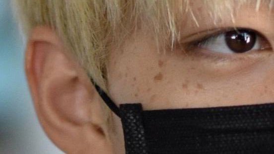 hwangsamericano's tweet photo. tl dry? lee know’s sweat mark, one of felix’s freckles, and han jisung’s adam apple, are all heart shaped. https://t.co/6lwGI2afSW