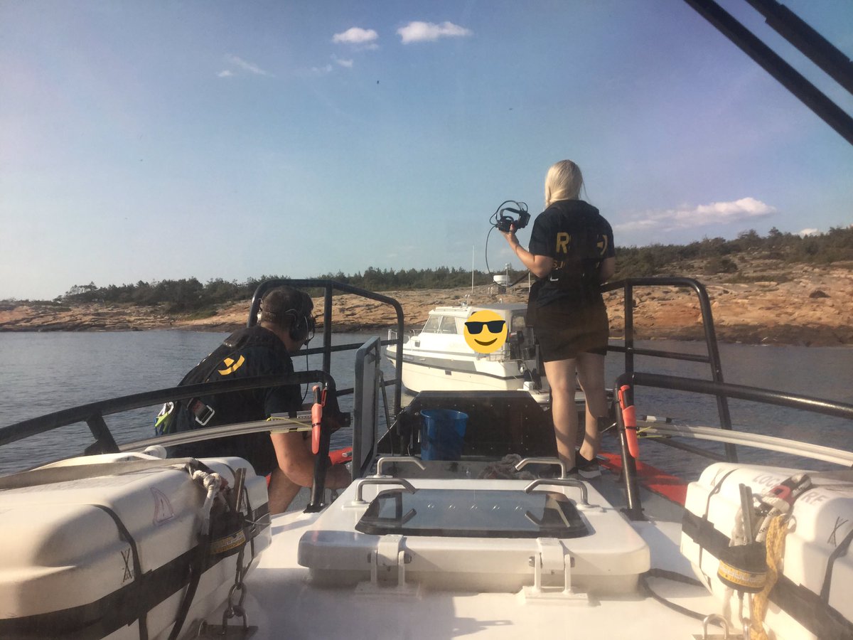 NSSR's tweet photo. #Rs159 Elias hjelper medlem med dregg som sitter fast #Redningsselskapet #Ingenskaldrukne #Rs159Elias #RSRKmoss https://t.co/Nl5cv3P4zw