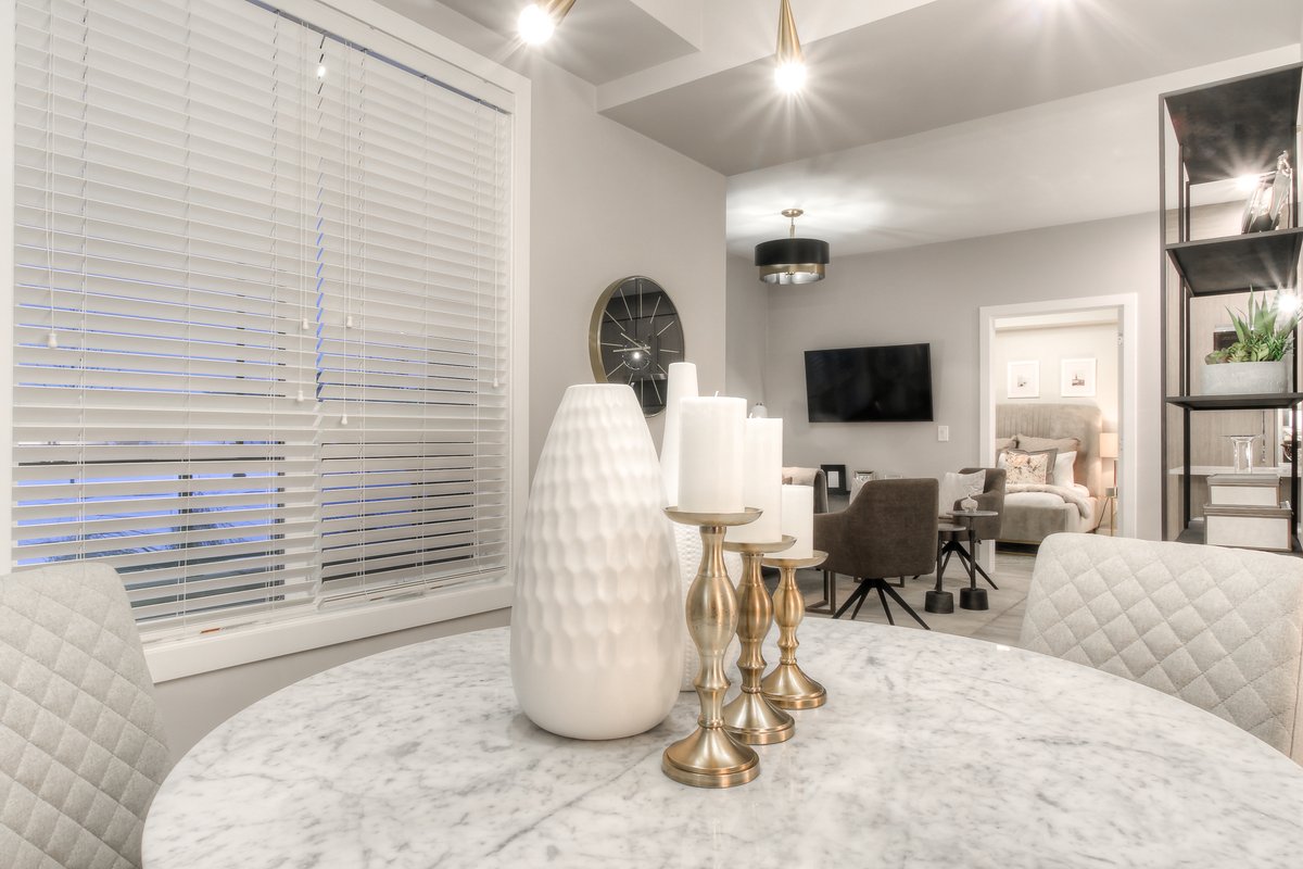 UDistrictYYC's tweet photo. What does #seniorlivingyyc look like at U/D? Maple by @Trumanhomes may have some surprises for you with chic, large floor plans and delightful patios. Come visit our Discovery Centre and let us know what you think! #YYCSENIORS #YYCNOW #UDLIFE https://t.co/jeGVkXSeGz