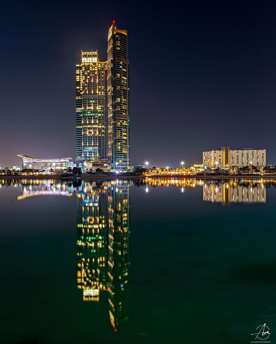 Big City Lights 🔆⚜🔆
--
#ABUDHABI #InAbuDhabi #citylights #cityscape #myabudhabi #NationTowers #NationTowersMall

Shot by <a href="/AliAhmadPhotogr/">AliAhmadPhotography</a>