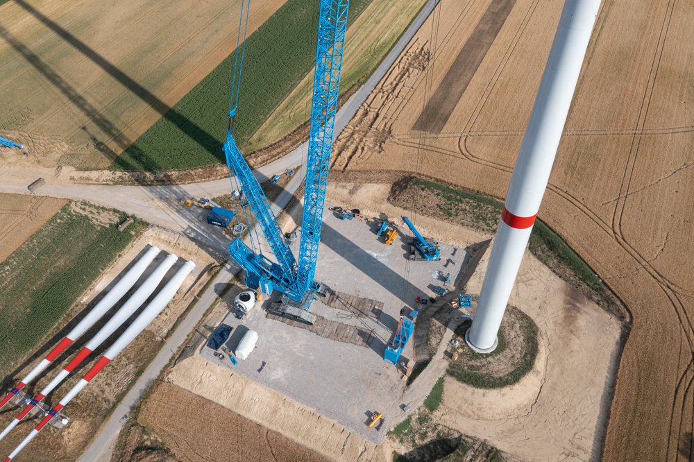 wksimonsfeld's tweet photo. In unserem Windpark Prinzendorf laufen die Arbeiten für die Errichtung der neuen Anlagen auf Hochtouren. 😃🔧 Mittlerweile sind zwei Anlagen fertig errichtet. 👏😊 Bereits im August sollen alle zehn Anlagen in Prinzendorf fertig aufgebaut sein. 💪

📸: Klaus Rockenbauer https://t.co/wokOtIt1QW