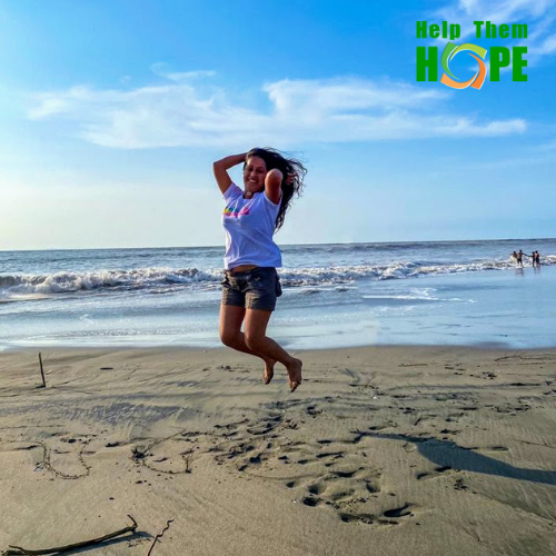 HelpThemHope's tweet image. Astrid enjoying the beautiful beach 🏖️ after a long lockdown due to Covid-19. 

Astrid disfrutando de la hermosa playa 🏖️ después de una larga cuarentena en medio de la pandemia. 

#HelpThemHOPE #HOPEScholarship #Dreams #Scholarship #Peru #BecaHOPE #Beca #HOPE
