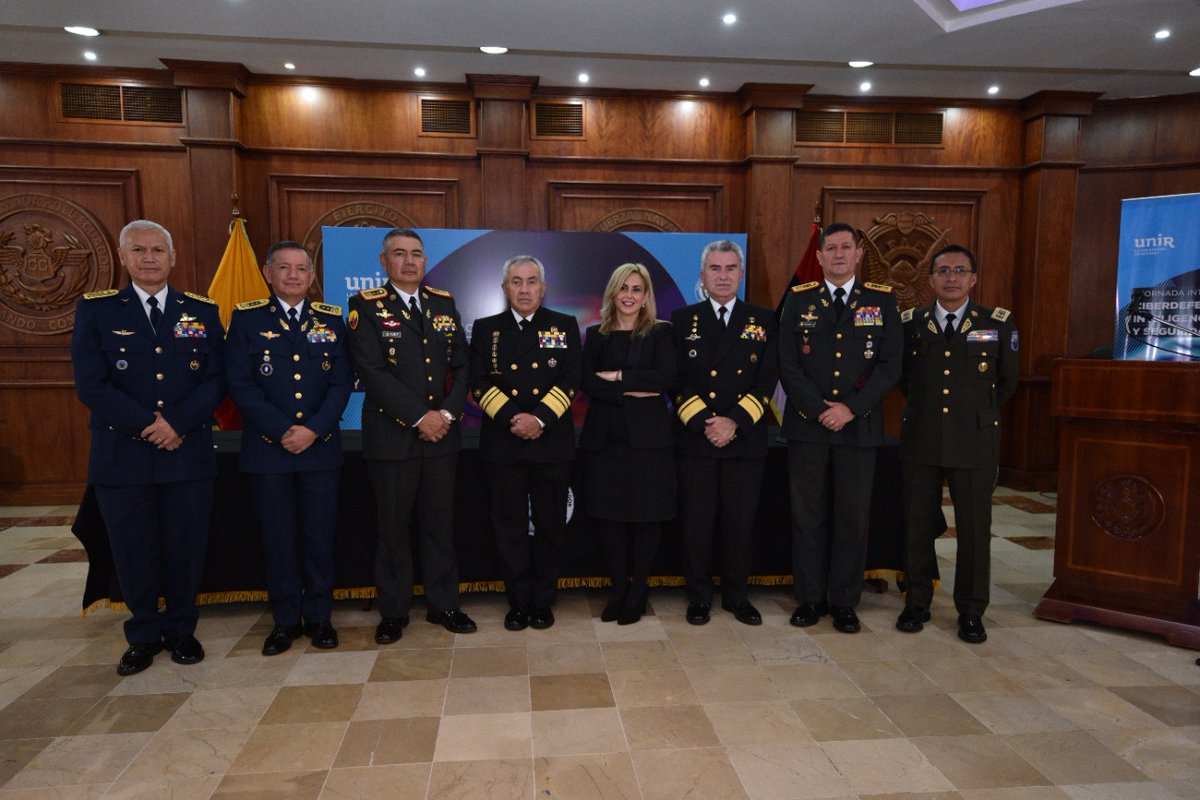 FFAAECUADOR's tweet photo. #Quito| El Valm. Jorge Cabrera, jefe del CC.FF.AA., presidió la inauguración de la ‘I Jornada Internacional de 𝗖𝗶𝗯𝗲𝗿𝗱𝗲𝗳𝗲𝗻𝘀𝗮, 𝗜𝗻𝘁𝗲𝗹𝗶𝗴𝗲𝗻𝗰𝗶𝗮 𝘆 𝗦𝗲𝗴𝘂𝗿𝗶𝗱𝗮𝗱’, con la ponencia de expertos miembros el Cuerpo de Seguridad y Defensa de España y Ecuador. https://t.co/A8g0ITprvB