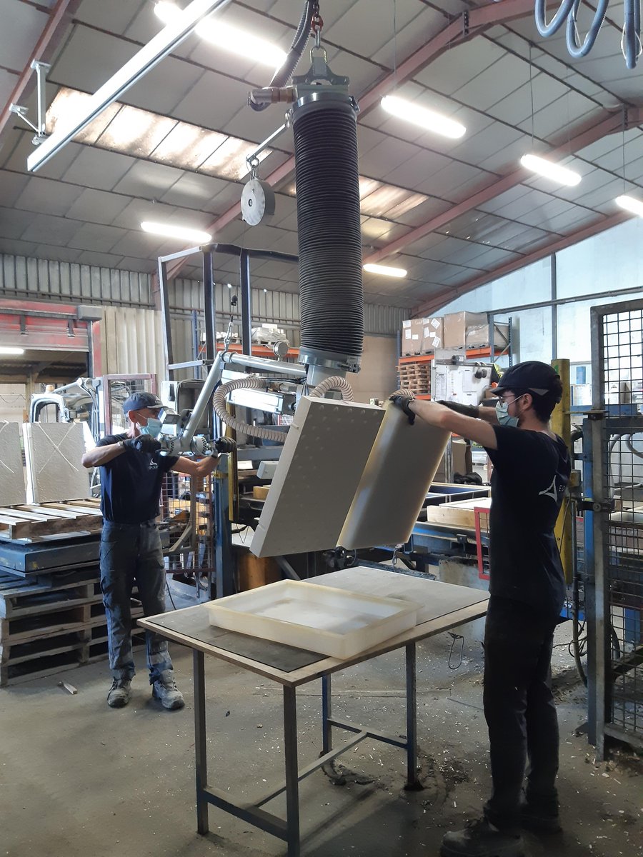 [#RSE] EDYCEM PPL continue d’investir au profit de la sécurité et de la santé de ses collaborateurs.
L'entreprise Manut-LM a installé un pont léger sur l’une de nos lignes de production.  
Objectif ➡️ Limiter la manutention de charges lourdes par nos opérateurs de production.