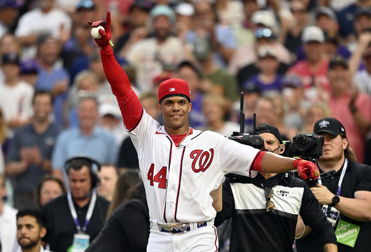 Nationals's tweet photo. 🐐🦄 3 minutes
🐐🦄 Bonus time
🐐🦄 Extra bonus time
🐐🦄 Swing-off

A battle and round we won't soon forget.

#HRDerby // #NATITUDE https://t.co/IftHAA4V9E