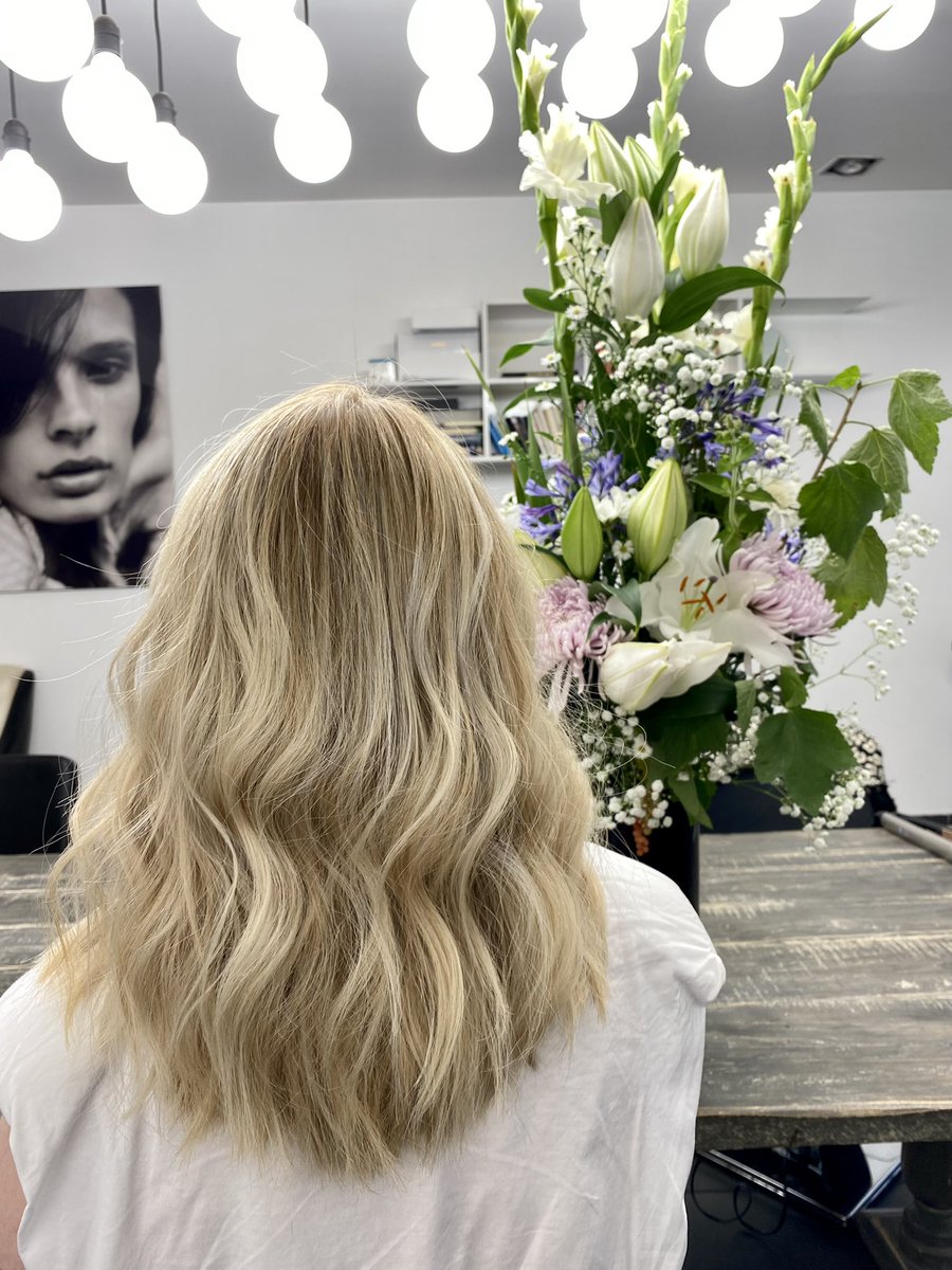 instaxelle's tweet photo. CONCOURS : une prestation coiffure sur Paris à gagner sur mon compte Instagram 🎁🎁

#instagram #concours #jeuconcours #giveway #coiffeur #avantapres #paris #cadeau #bonplan https://t.co/aXq7ppma9u