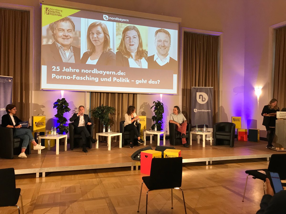 Los geht die <a href="/nuedigital/">Nürnberg Digital Festival</a> Diskussion @nordbayern wohin? Mit <a href="/7iebenSachen/">Barbara Zinecker</a> <a href="/ab_hornung/">AB_Hornung</a> <a href="/matthiasoberth/">Matthias Oberth</a> m.paul <a href="/HSAnsbach/">Hochschule Ansbach-Ansbach University of App. Sci.</a>. <a href="/matthiasoberth/">Matthias Oberth</a> blickt 25 Jahre zurück.